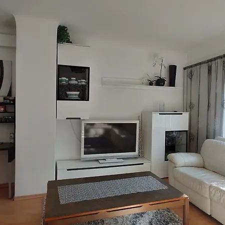 Apartman Esplanaadi 25 *